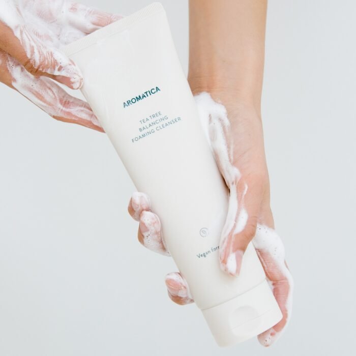 Tea Tree Balancing Foaming Cleanser - immagine 2